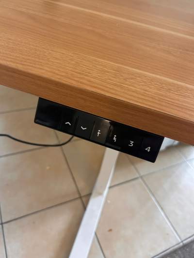 Desk under warranty - Tables