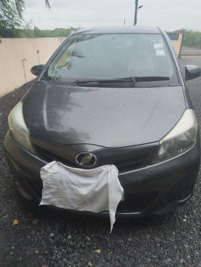 Toyota Vitz 2012 - Compact cars