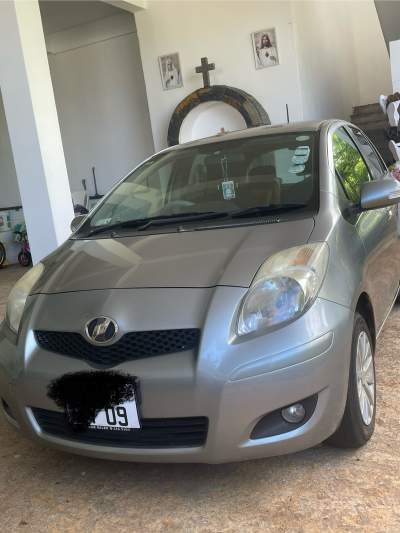 Toyota Vitz Année 2009 - Family Cars