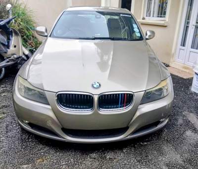 Bmw 320i Year 2009 - Luxury Cars