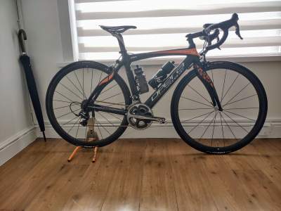 Team issue Road bike Pinarello small with lots of extras - Road bicycles on Aster Vender
