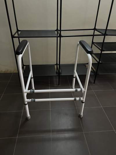 Toilet safety frame - Other Medical equipment