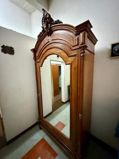 Armoire antique - Antiquities