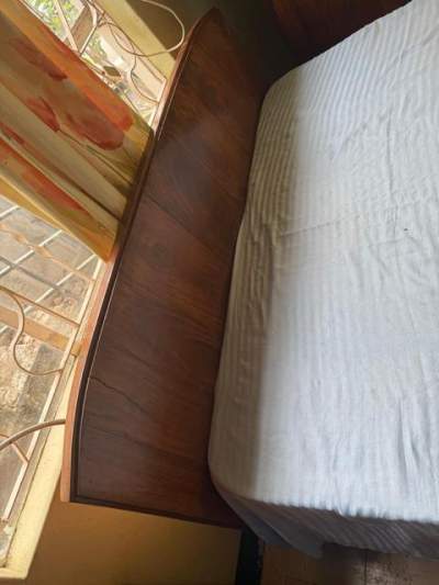 Grand lit en bois noir massif - Antiquities