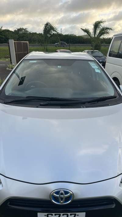 MOVE OUT SALE ! TOYOTA AQUA 2017 AUTOMATIC HYBRID - Family Cars