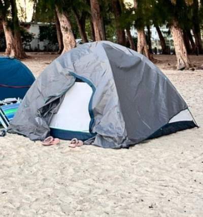 MOVING OUT SALE ! DECATHLON TENT FOR 3 - Camping equipment