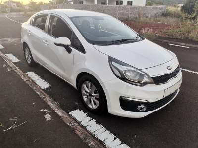 KIA RIO - Family Cars