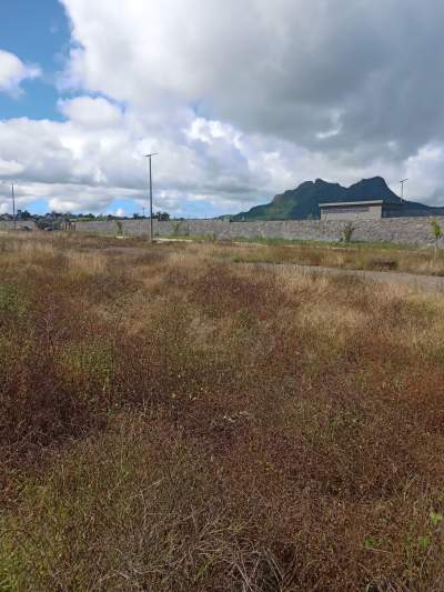 2 plots of 8 perches in Morcellement Pierrefonds Palma - Land