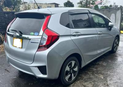 Honda Fit GP5 Hybrid 2016 - Family Cars
