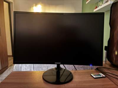Samsung 24” Curved Monitor - LED Monitor