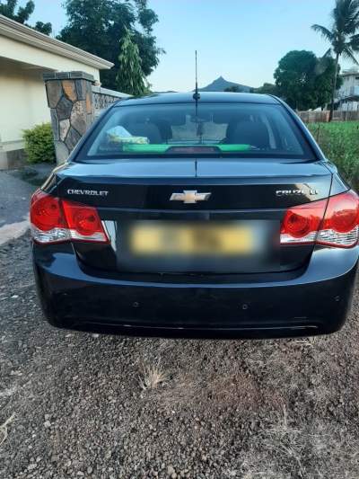 Chevrolet Cruze LT (2012) - Family Cars