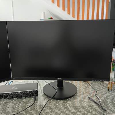 2 Ecrans Philips V Line LCD Monitor 27