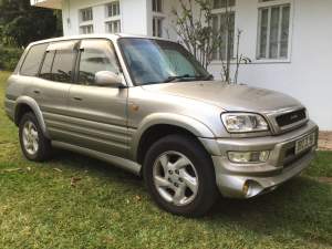 Toyota Rav 4 - Pickup trucks (4x4 & 4x2) on Aster Vender