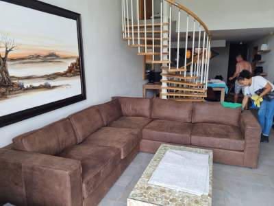 5 Seater negotiable - Sofas couches