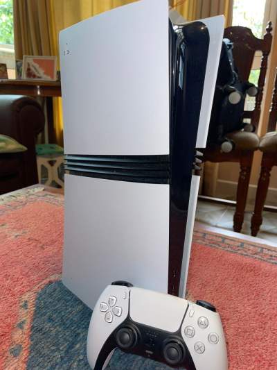 Playstation 5 Pro - PlayStation 4 (PS4) on Aster Vender