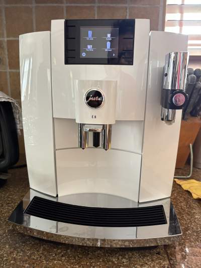 Jura E8 coffee machine - Kitchen appliances