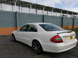 Mercedes E200 Kompressor year 2007 Facelift version  - Luxury Cars on Aster Vender