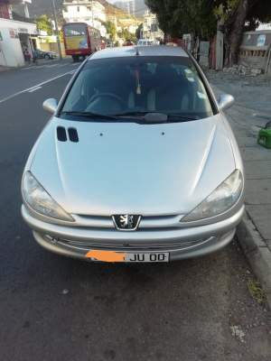 Peugeot car 2000 - Compact cars