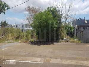 Residential land of 10 perches is for sale in Plaine Des Papayes - Land on Aster Vender