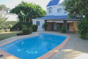 Maison de 4 chambres avec piscine, 200m2 sur terrain de 559m2 - House