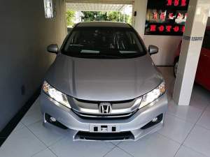 Honda Grace silver car - Family Cars
