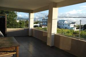 Récente villa séparée en 2 appartements à Albion  - Apartments