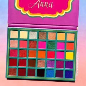 Anna creation  - Eye shadow on Aster Vender