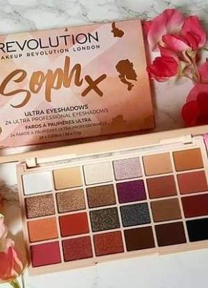 Revolution sophx - Eye shadow on Aster Vender