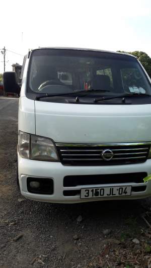 Van Nisan 2004 - Passenger Van on Aster Vender