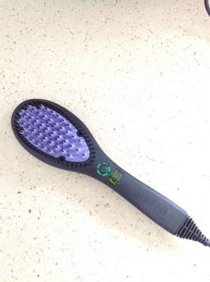 Dafni Electric Hairbrush - Other Hair Care Tools on Aster Vender