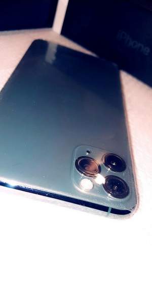 iPhone 11 Pro Max (Space Grey 512GB Factory & Unlocked - Other phone accessories on Aster Vender