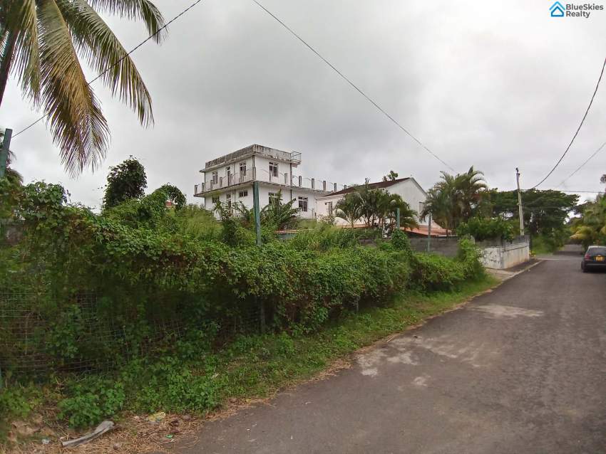135 toises Residential Land in Morc. Jhuboo Trou aux Biches - 1 - Land  on Aster Vender