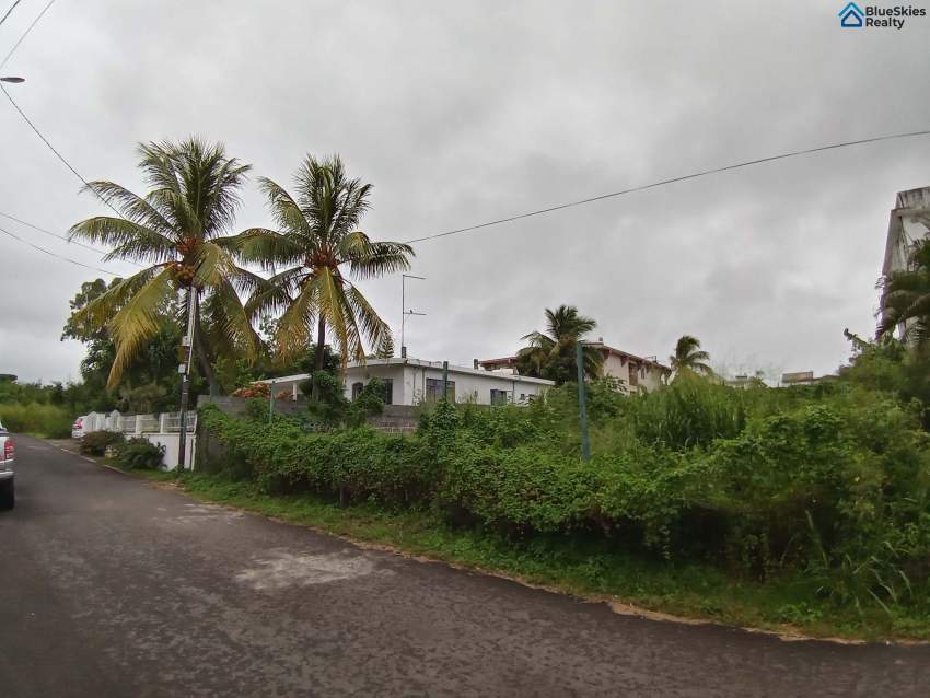 135 toises Residential Land in Morc. Jhuboo Trou aux Biches - 2 - Land  on Aster Vender