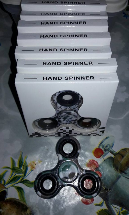 FOR SALE [WHOLESALE & RETAIL] FIDGET SPINNER (CERAMIC & PLASTIC ) @ COMPETITIVE PRICES - PORT LOUIS - 0 - Fidget spinners  on Aster Vender
