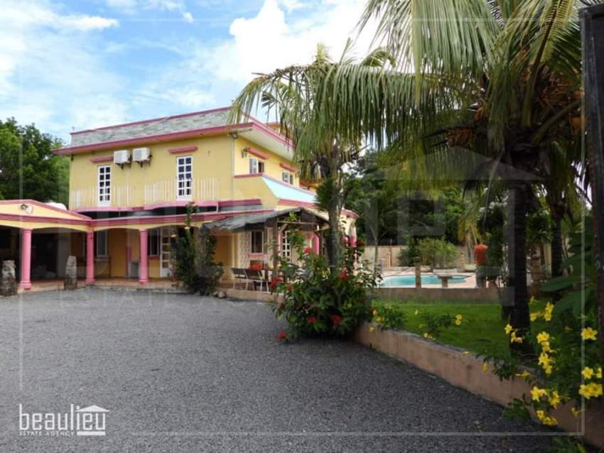 Villa built on 20 perches land is for sale in Calodyne. on Aster Vender