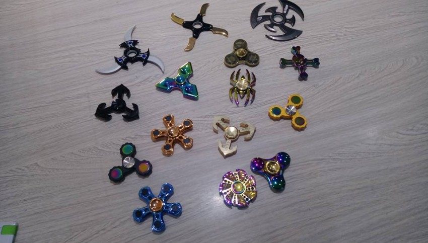 Spinner spinner we are back again new collection at ISLANDCELL MOBILE SHOP AS FROM RS 190. Region North. Call 57235050 - 2 - Fidget spinners  on Aster Vender