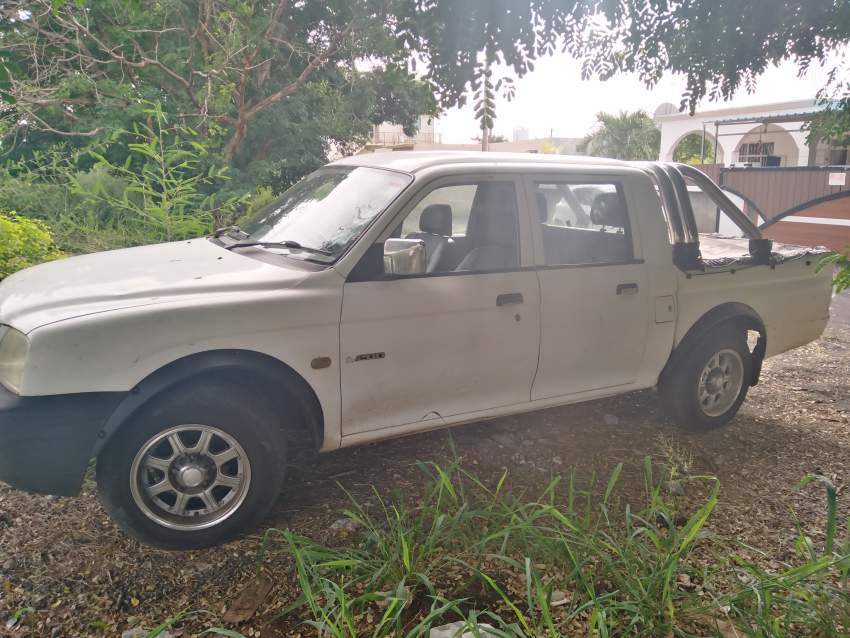 Mitsubishi L200 - 0 - Pickup trucks (4x4 & 4x2)  on Aster Vender