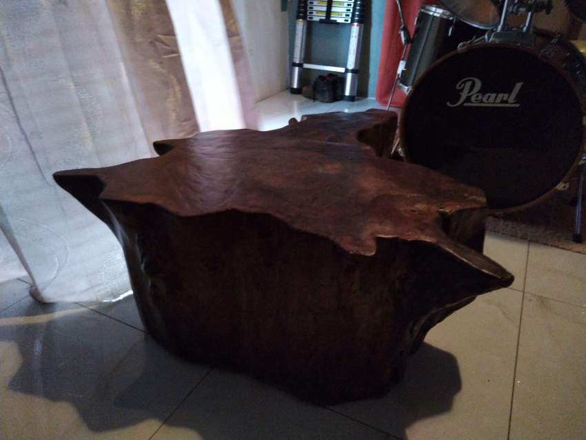 Wooden cyprés table at AsterVender