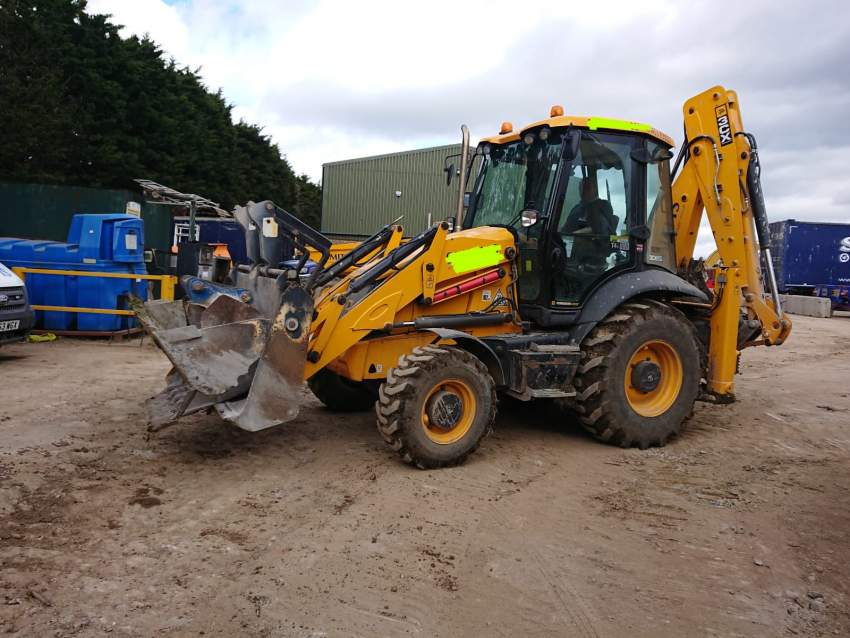 JCB 3CX - 0 - Excavator & Loader  on Aster Vender