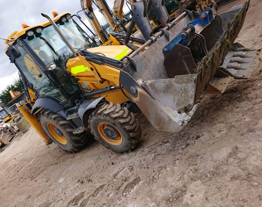 JCB 3CX - 1 - Excavator & Loader  on Aster Vender