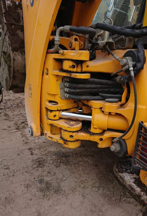 JCB 3CX - 3 - Excavator & Loader  on Aster Vender