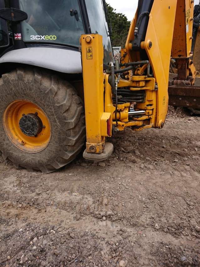 JCB 3CX - 1 - Excavator & Loader  on Aster Vender