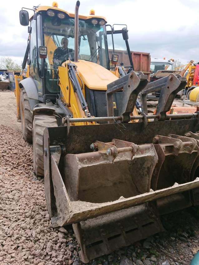 JCB 3CX - 2 - Excavator & Loader  on Aster Vender