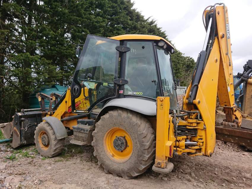 JCB 3CX - 4 - Excavator & Loader  on Aster Vender
