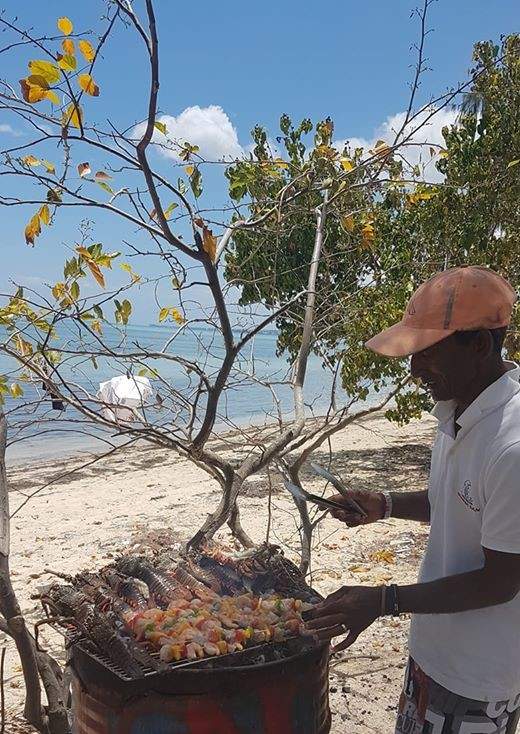 Small game fishing with barbecue on Ile aux Benitiers  - 3 - Fishing Trips  on Aster Vender