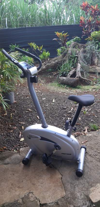 Velo d'appartements  - 1 - Fitness & gym equipment  on Aster Vender