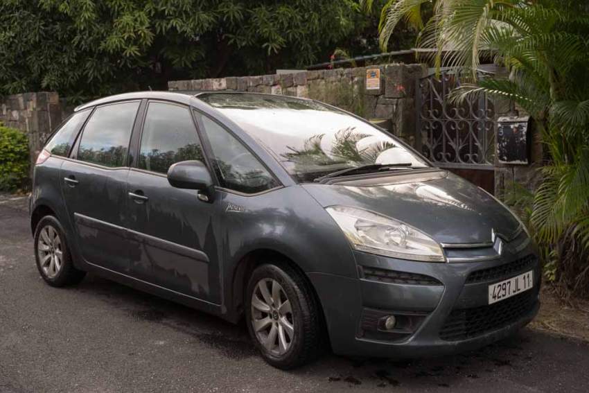 CITROËN C4 PICASSO 2011 & 156.000 Km - 1 - Family Cars  on Aster Vender