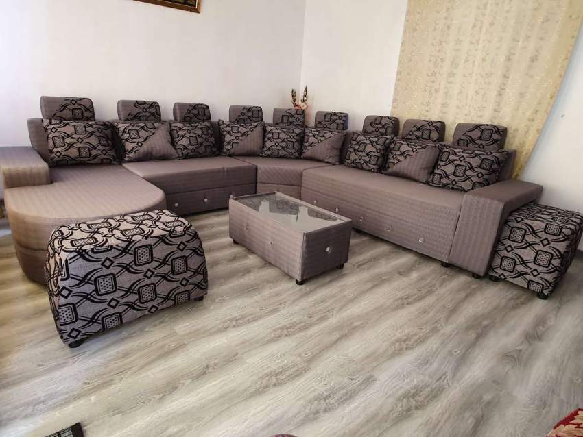 Full sofa set with table (price negotiable) - 1 - Living room sets  on Aster Vender