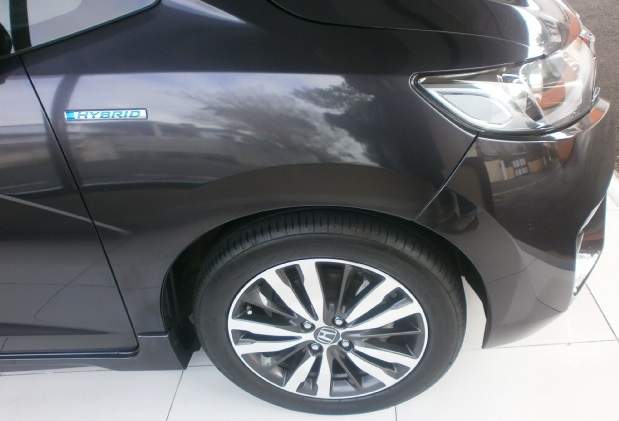 HONDA FIT HYBRID S PACKAGE  - 1 - Family Cars  on Aster Vender