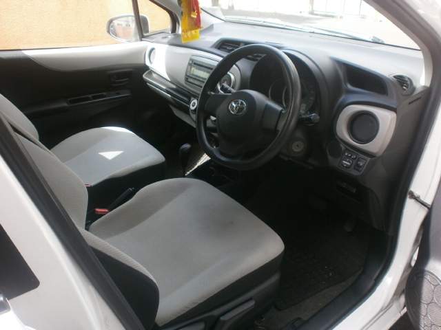 Toyota vitz  - 4 - Family Cars  on Aster Vender